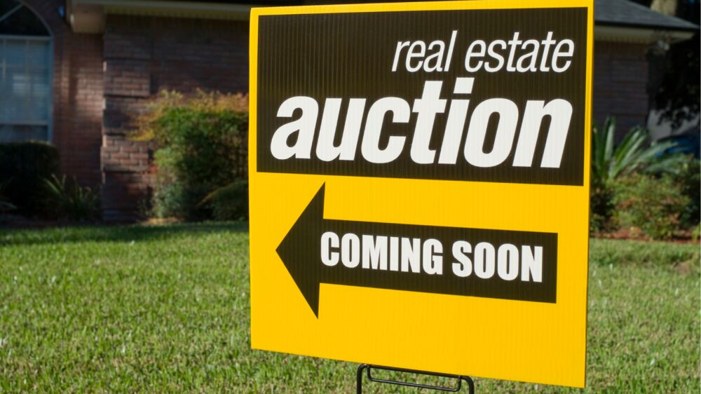 4 Things to Expect at an Auction Hosted by a Real Estate Auction Company in Overland Park photo